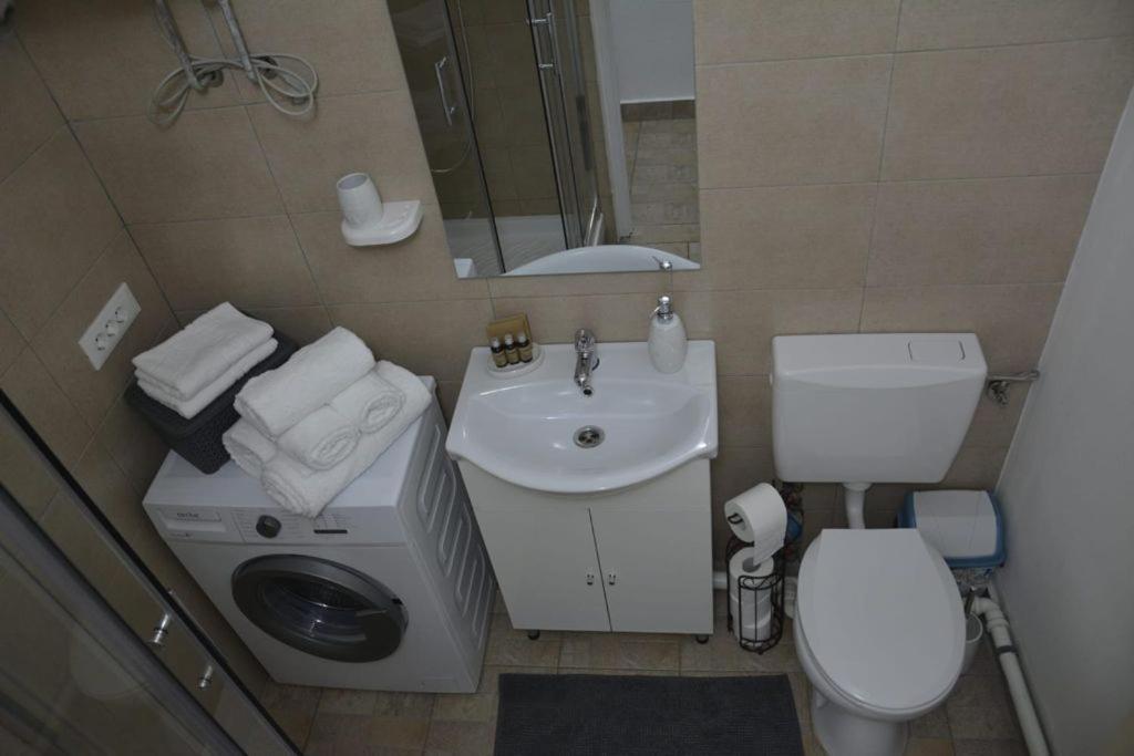Sunrise Apartment Петрошани Экстерьер фото